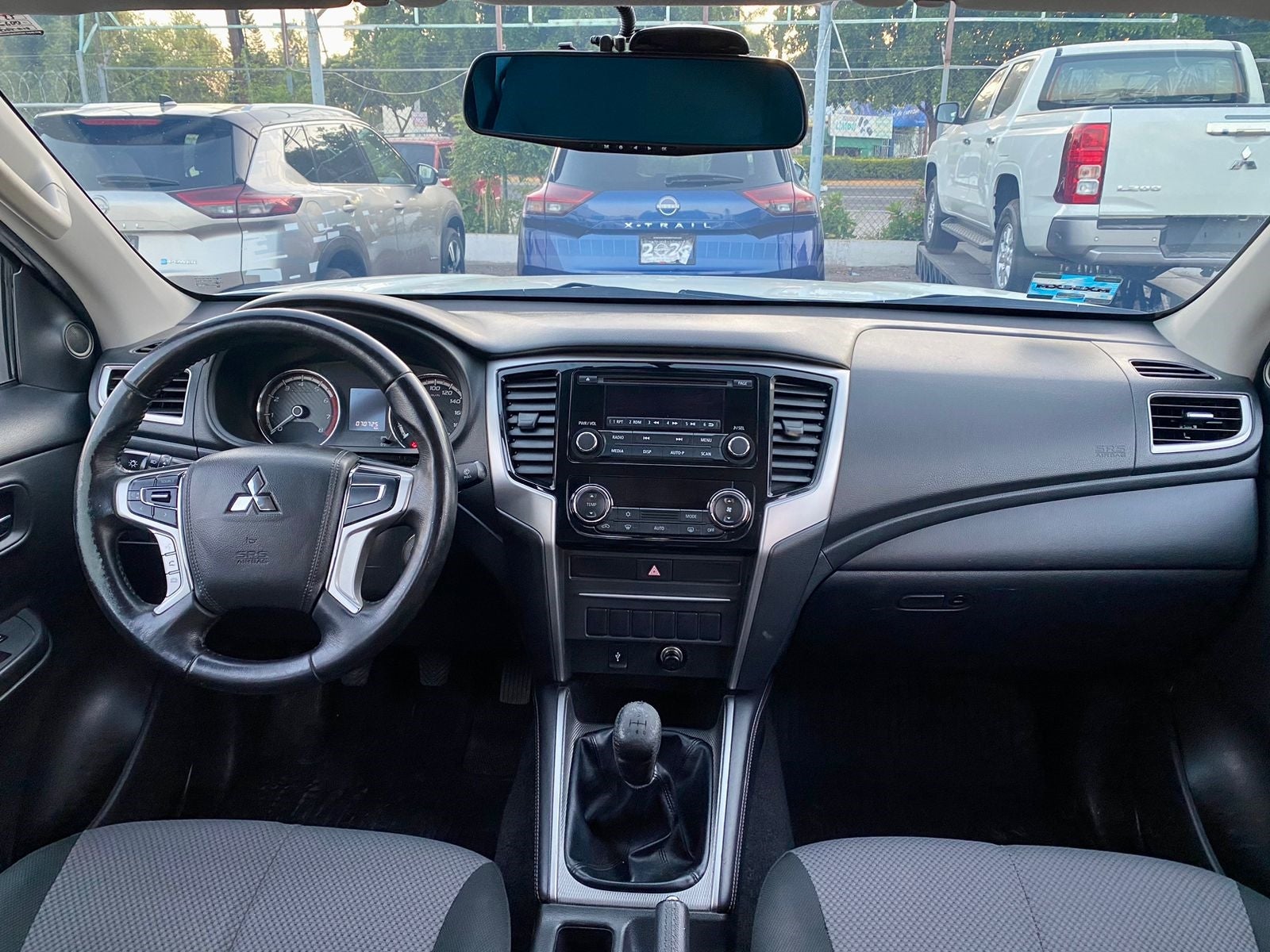 2023 Mitsubishi L200 4 PTS GLX CABINA DOBLE 24TD TM5 4X4