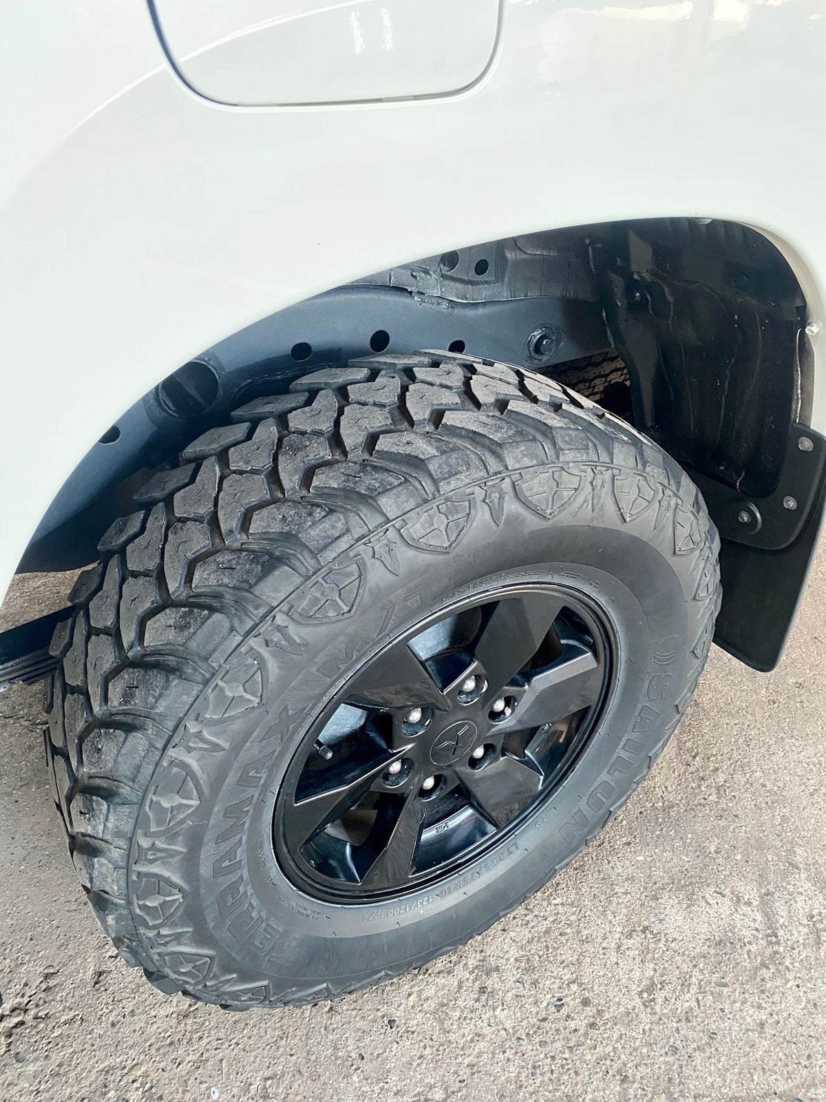 2023 Mitsubishi L200 4 PTS GLX CABINA DOBLE 24TD TM5 4X4