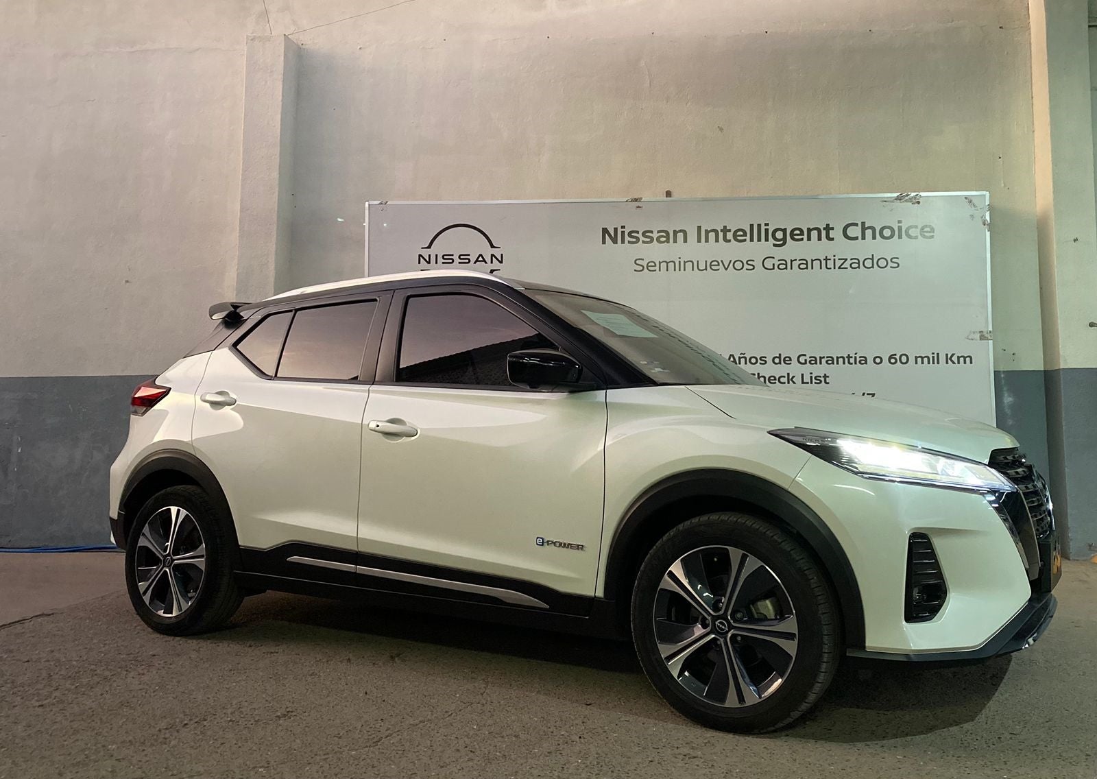 2023 Nissan KICKS 5 PTS E-POWER PLATINUM ELECTA PIEL ADAS RA-17