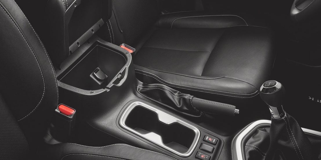 Nissan NP300 Frontier Interior2